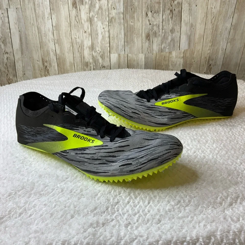 Brooks ELMN8 v5 track spike shoe